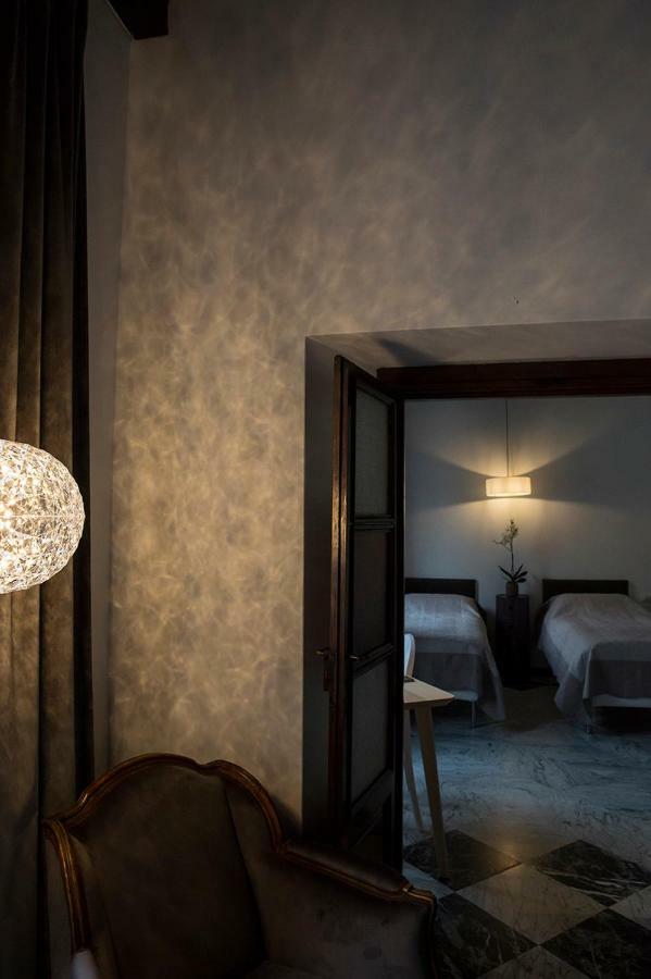 Duomosette Bed & Breakfast Carrara Bagian luar foto